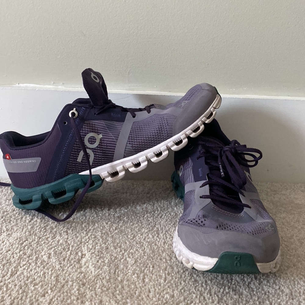 ON Cloudlfow Womens Sneakers - Violet & Tide
